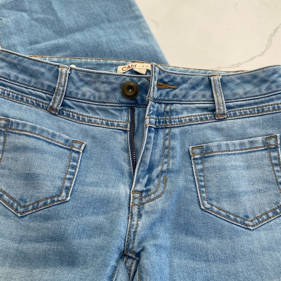 CAbi Malibu Flair Light Blue Straight Leg Jeans. Womens Size 0 - Picture 2 of 5